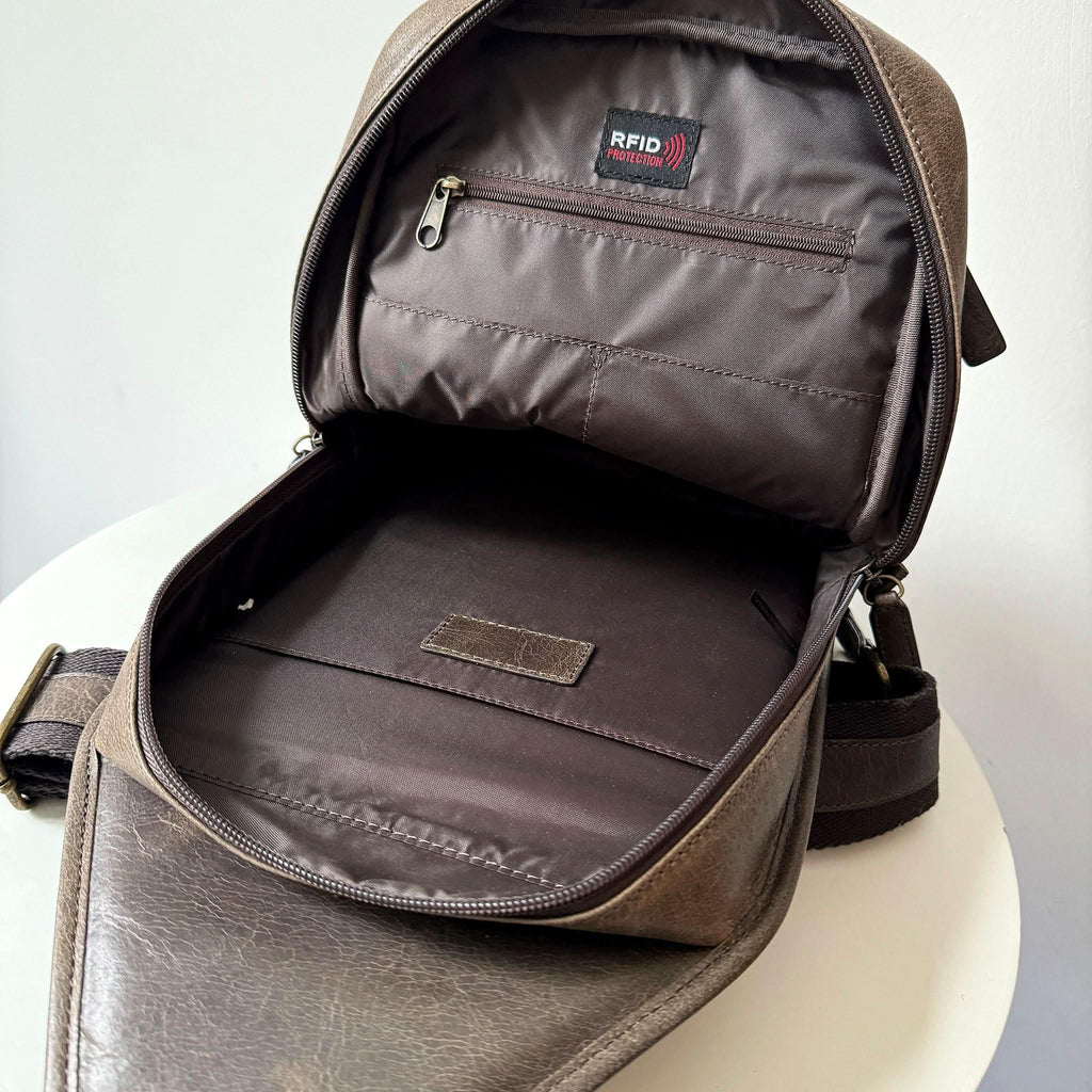 Full-Grain Crazy Horse Leather Sling Bag – Rugged Style, Two-Way Carry