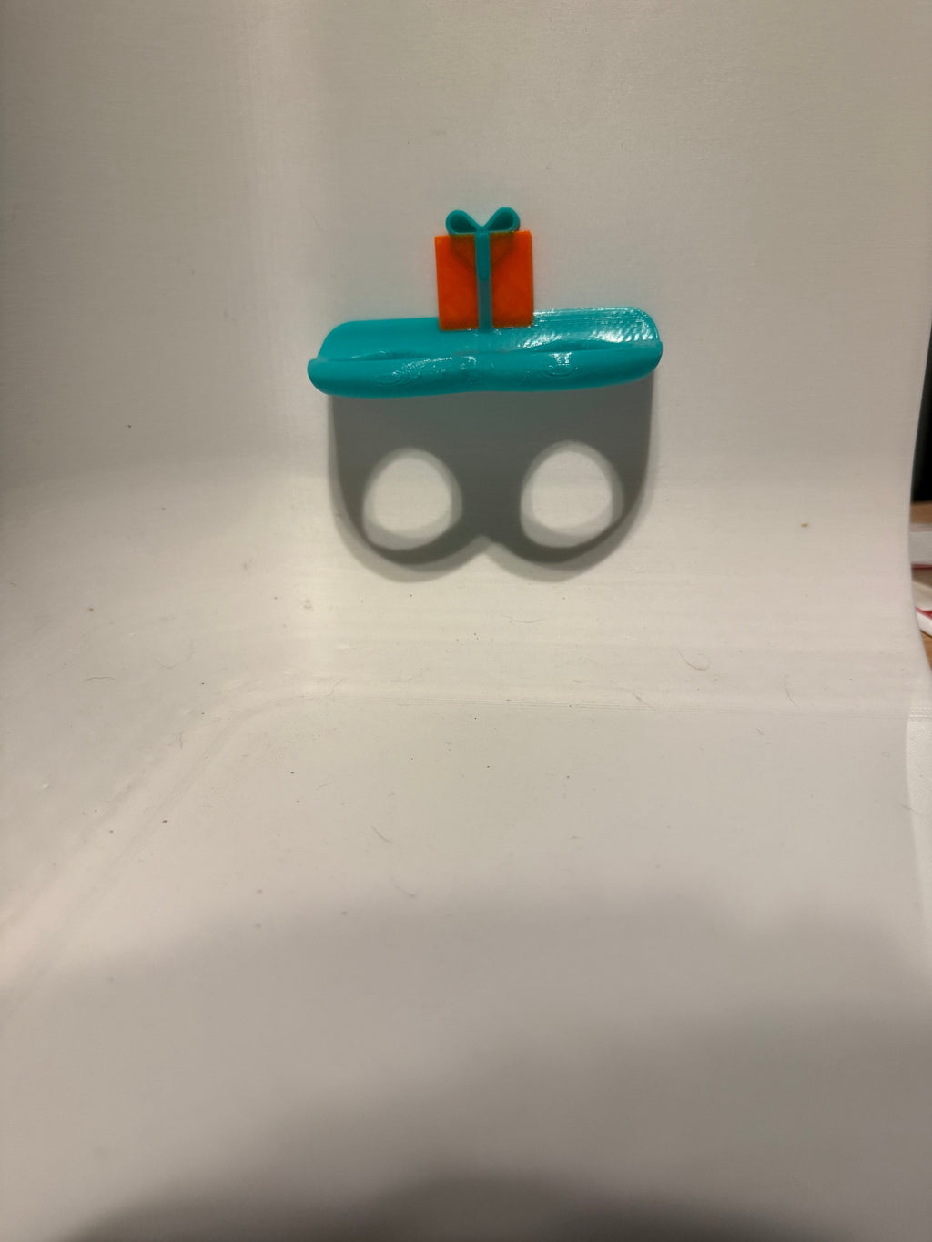 Present feeding ledge