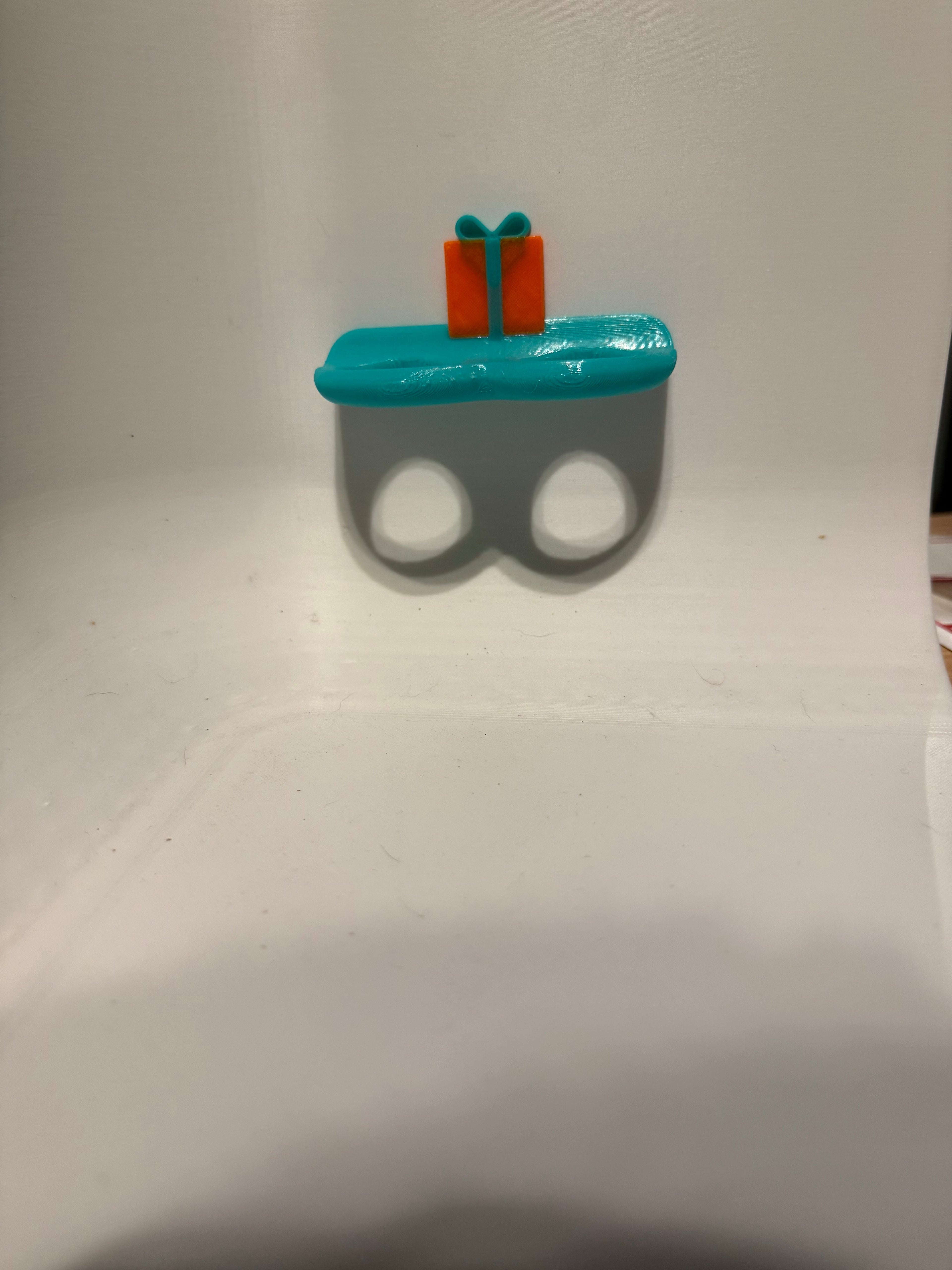 Present feeding ledge